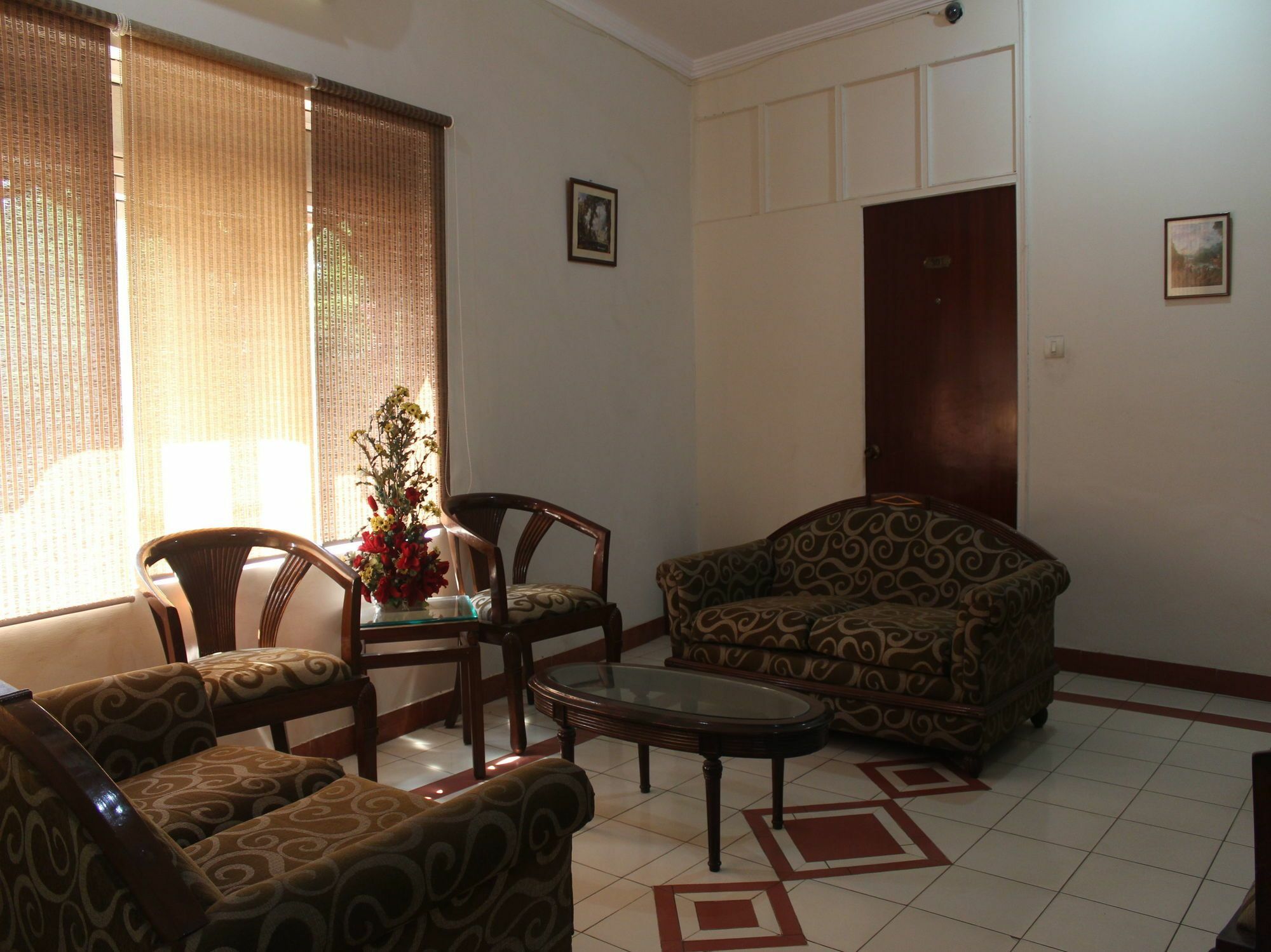 Oyo 5232 Kwality Hotel Dehradun Exterior photo